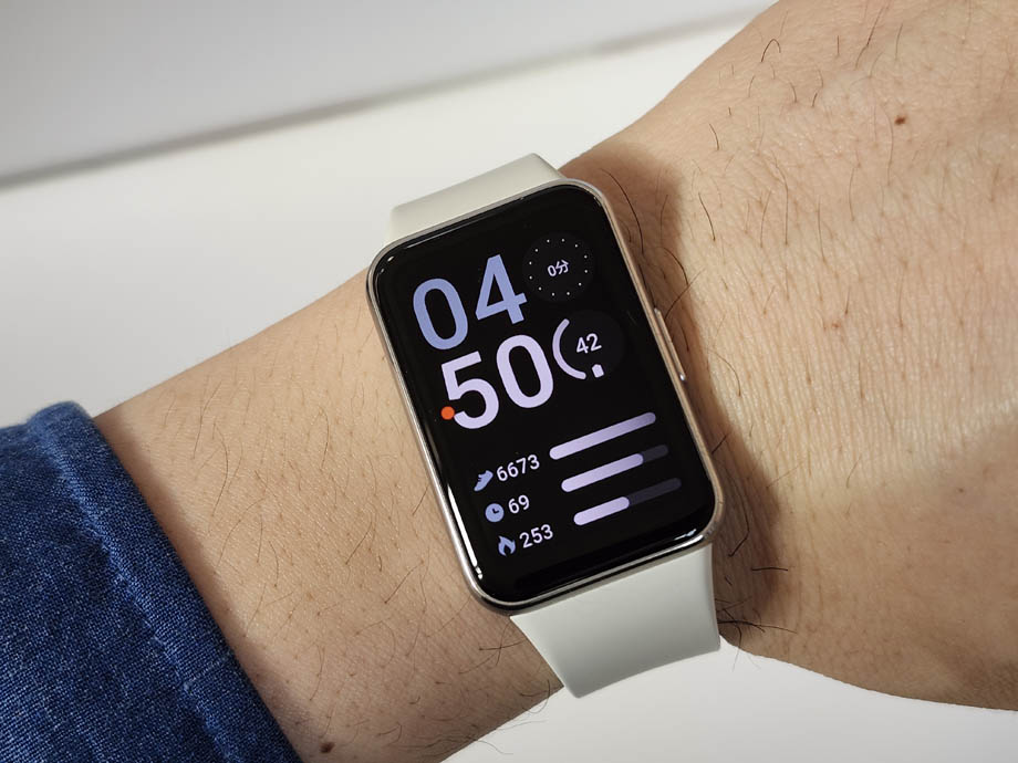 galaxy fit3を付けている所