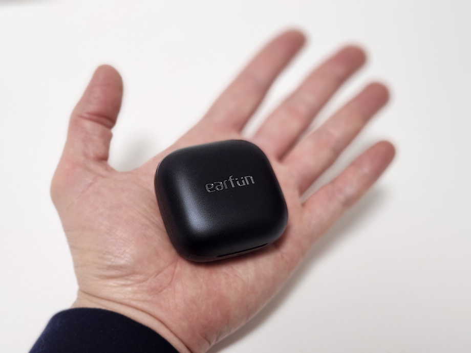 手のひらのEarfun air pro 4i