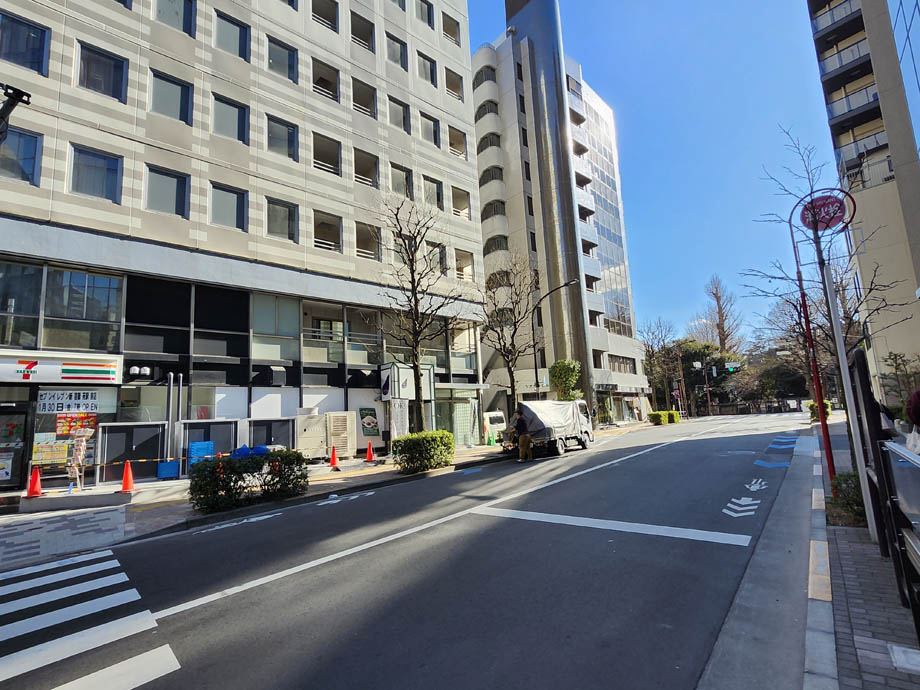 オーベルジーヌ新宿本店が入るビル