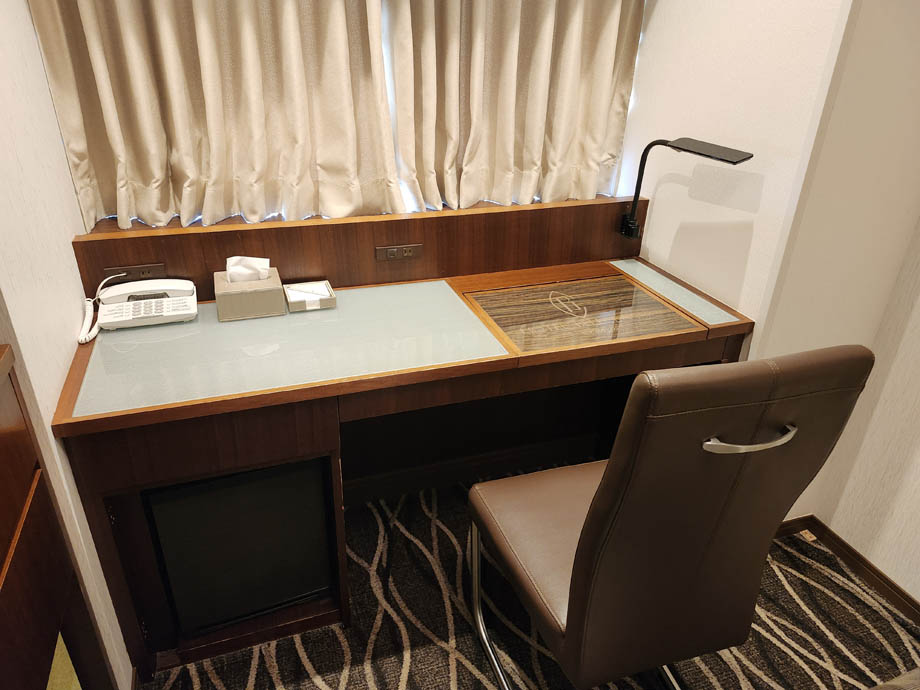 ホテルベルクラシック東京
シングルルームのデスク