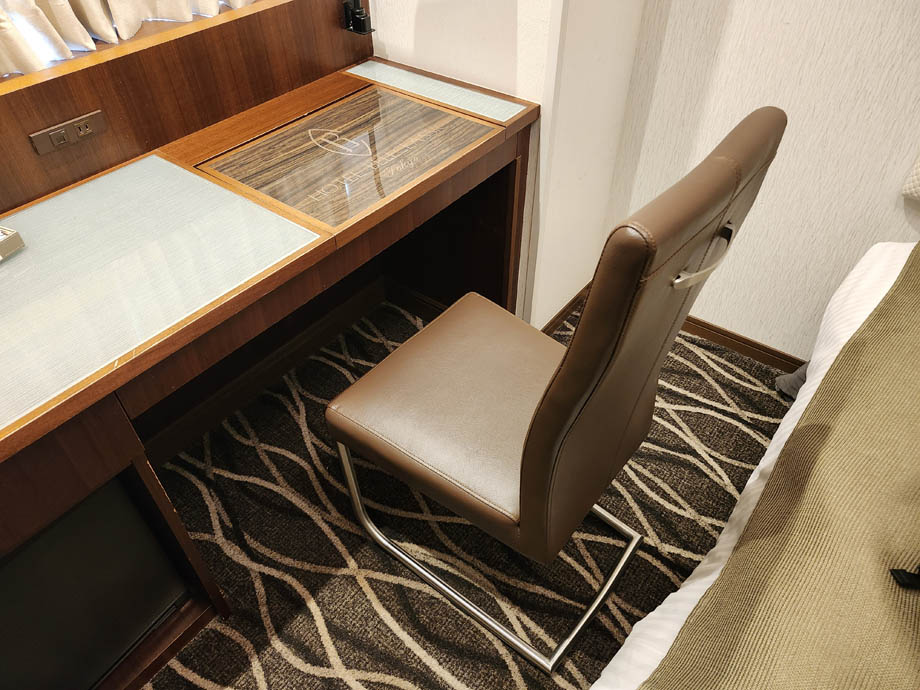 ホテルベルクラシック東京
シングルルームのチェアー