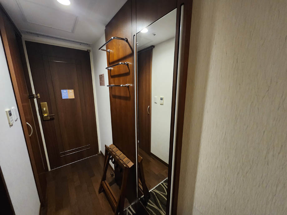 ホテルベルクラシック東京
シングルルームの入り口付近