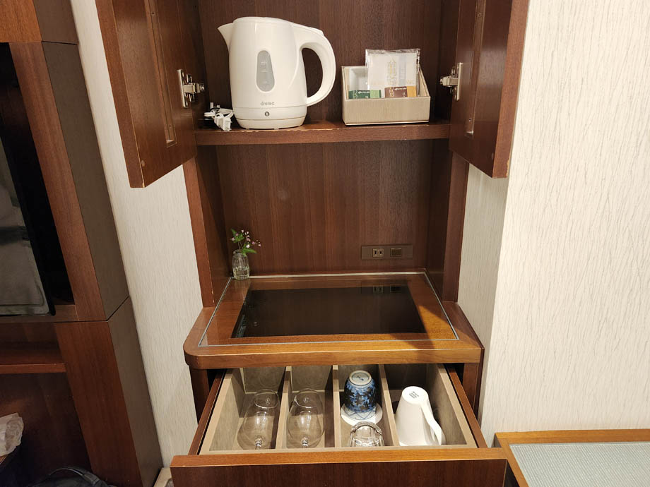 ホテルベルクラシック東京
シングルルームのカップやポット