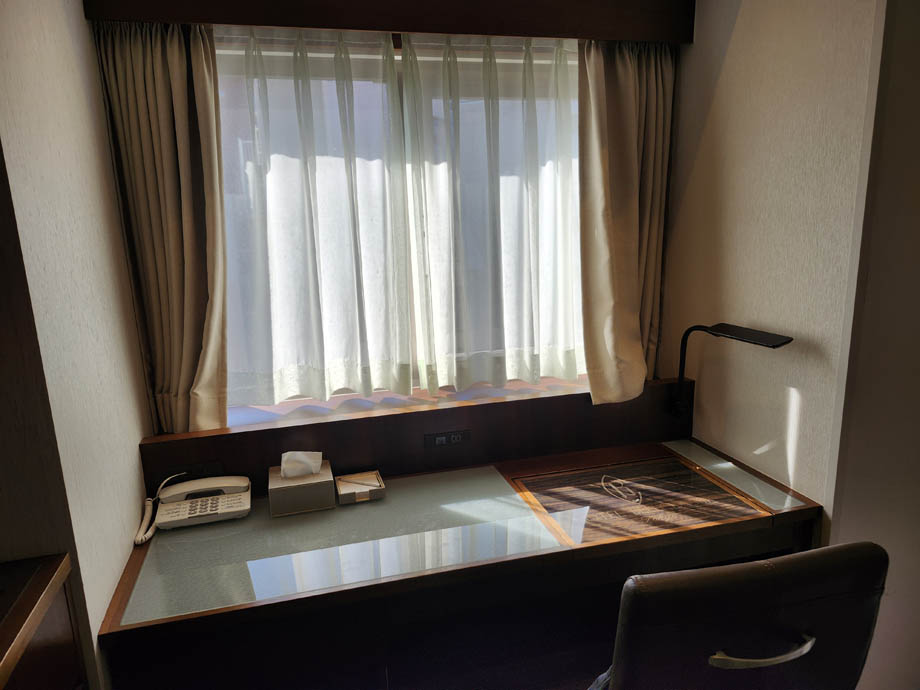 ホテルベルクラシック東京
シングルルームの窓を開いた所