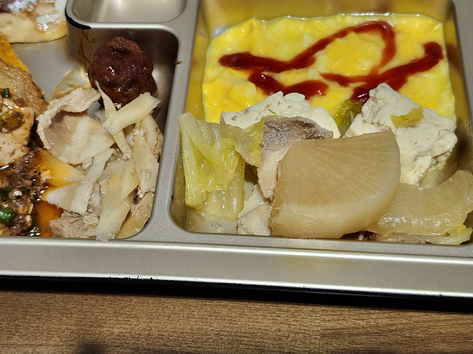ホテルたいよう農園徳島県庁前の豚肉と野菜の煮物